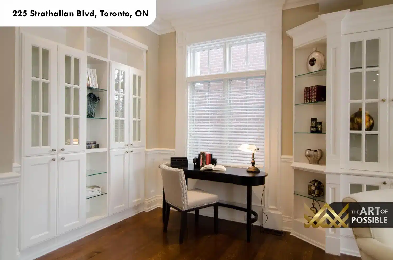 225 Strathallan Blvd Toronto - Sitting area with white built-in shelving