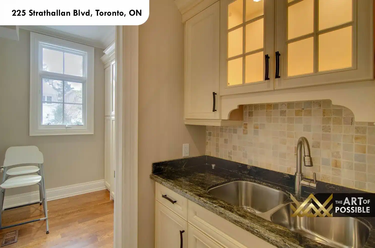 225 Strathallan Blvd Toronto - Pantry room with glass cabinets and mosaic backsplash