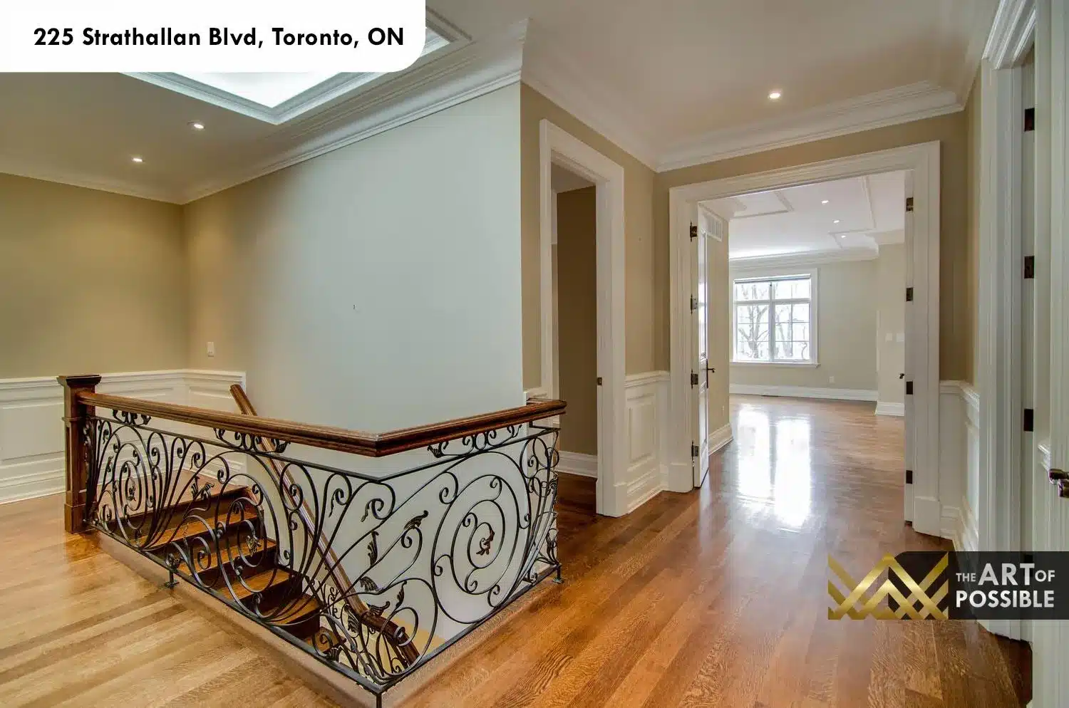225 Strathallan Blvd Toronto - Upper landing corridor with skylight
